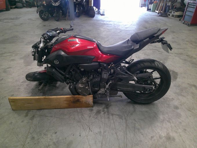 YAMAHA MT-07 4
