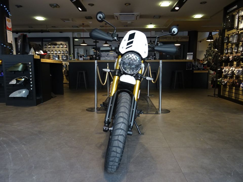 TRIUMPH Scrambler 400 XC 4