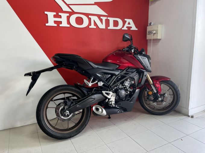 HONDA CB 125 R 4