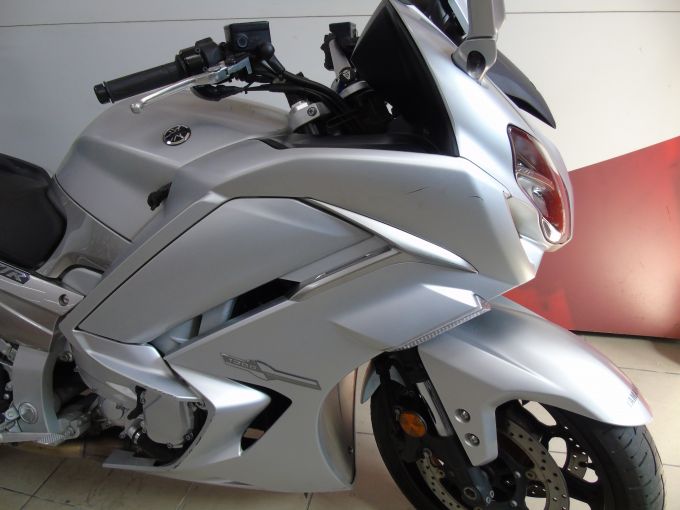 YAMAHA FJR 1300 ABS 4