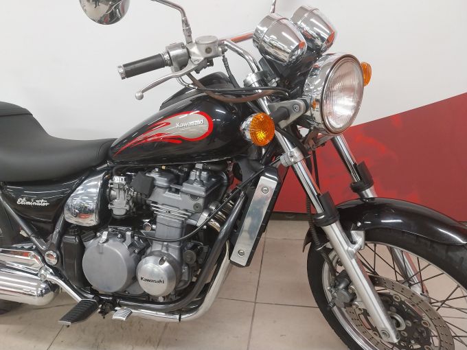 KAWASAKI ELIMINATOR 600 4