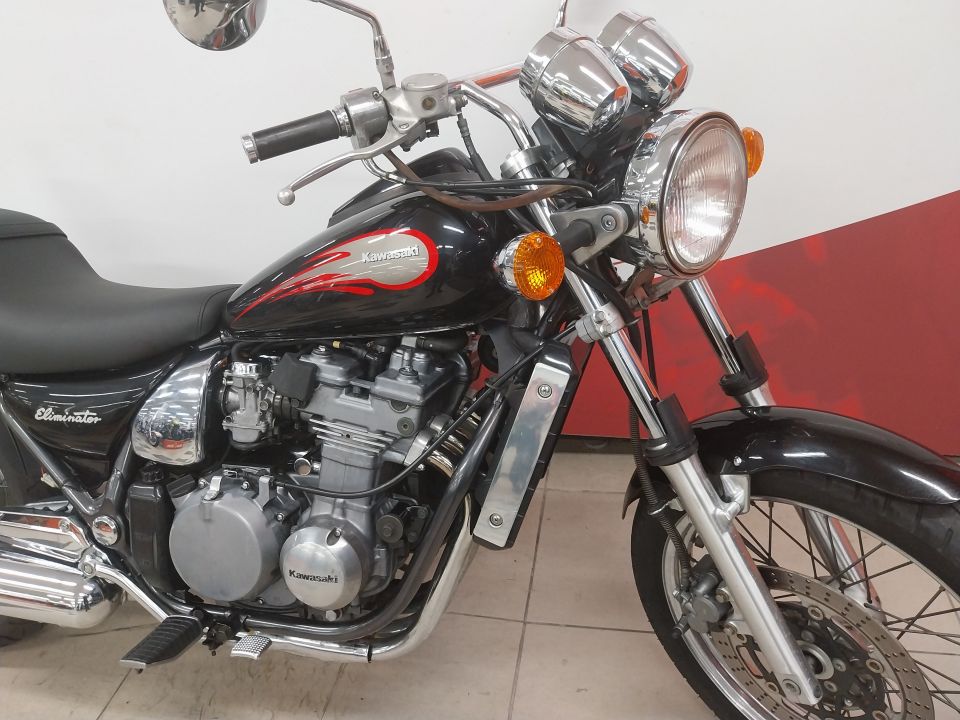 KAWASAKI ELIMINATOR 600 4
