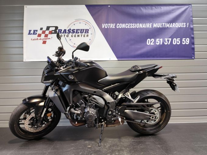 YAMAHA MT-09 4