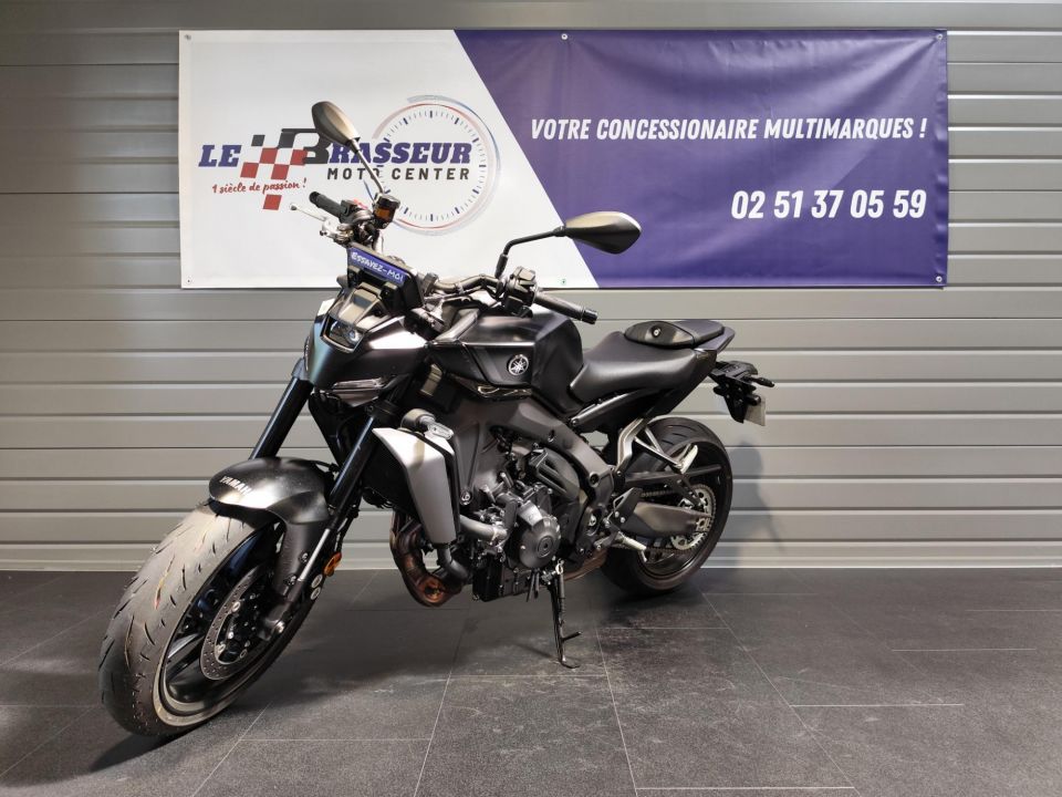 YAMAHA MT-09 4