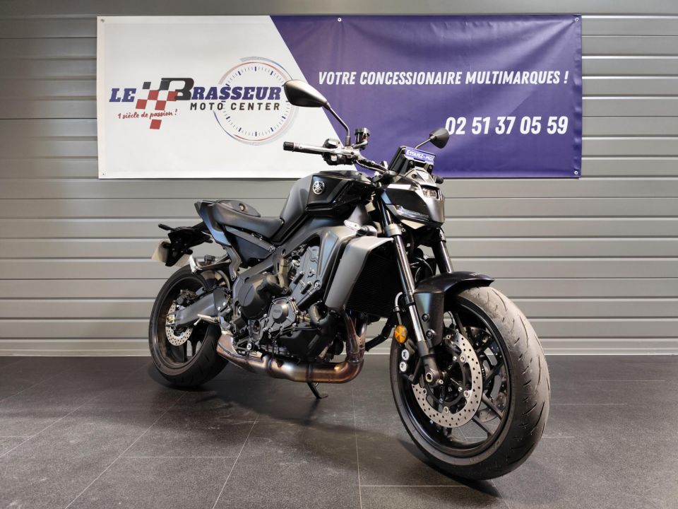 YAMAHA MT-09 4