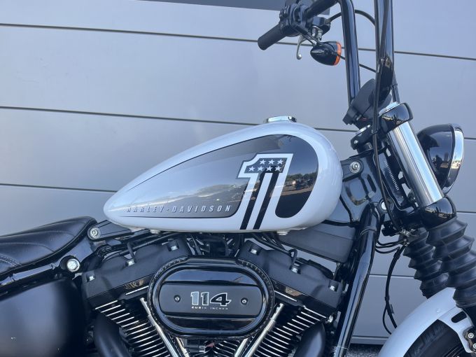 HARLEY-DAVIDSON SOFTAIL STREET BOB 1868 4