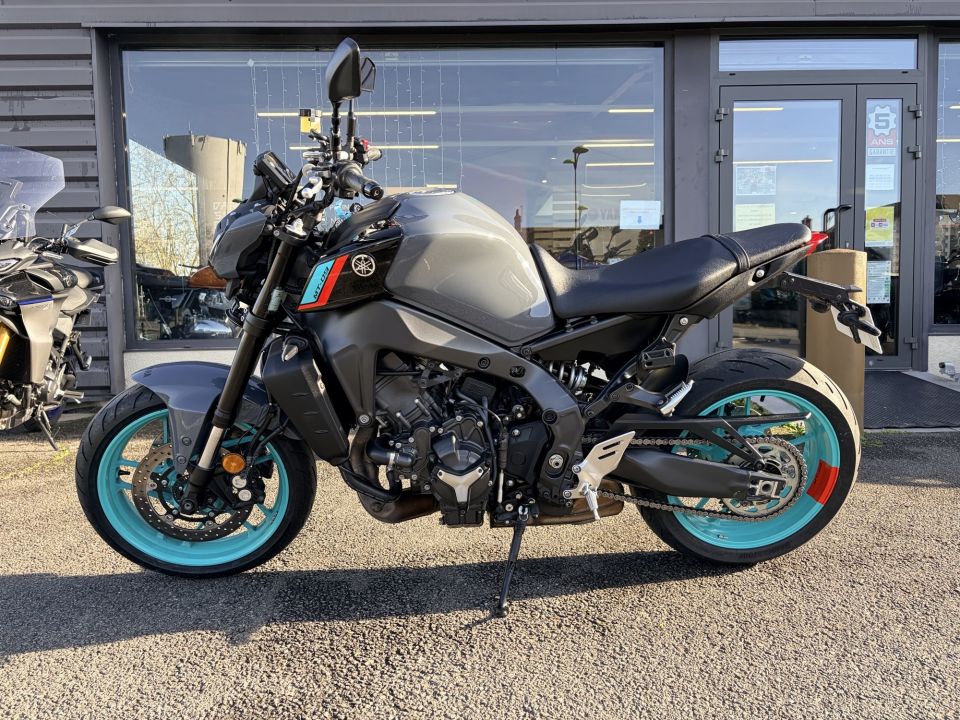 YAMAHA MT-09 4