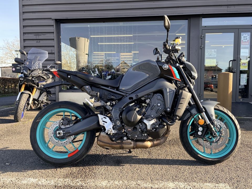 YAMAHA MT-09 4