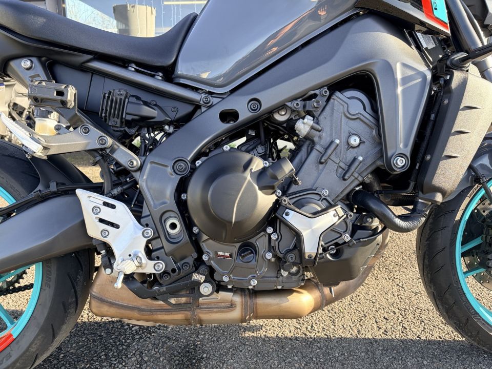 YAMAHA MT-09 4