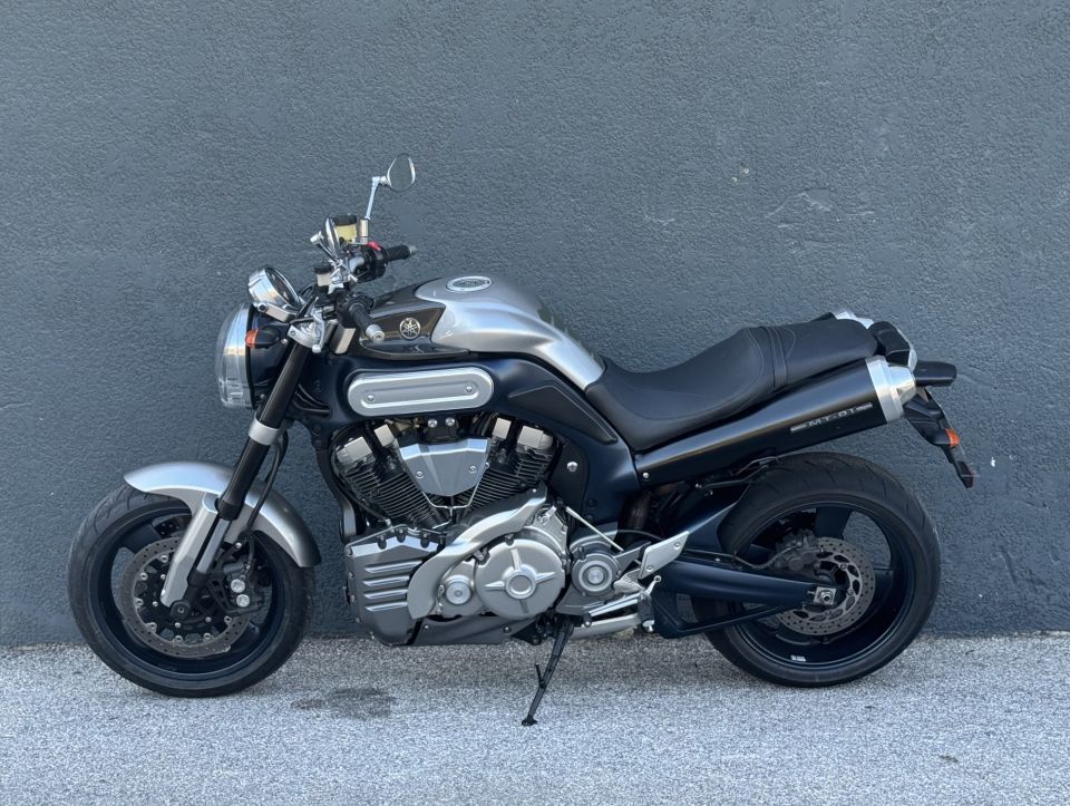 YAMAHA MT-01 4