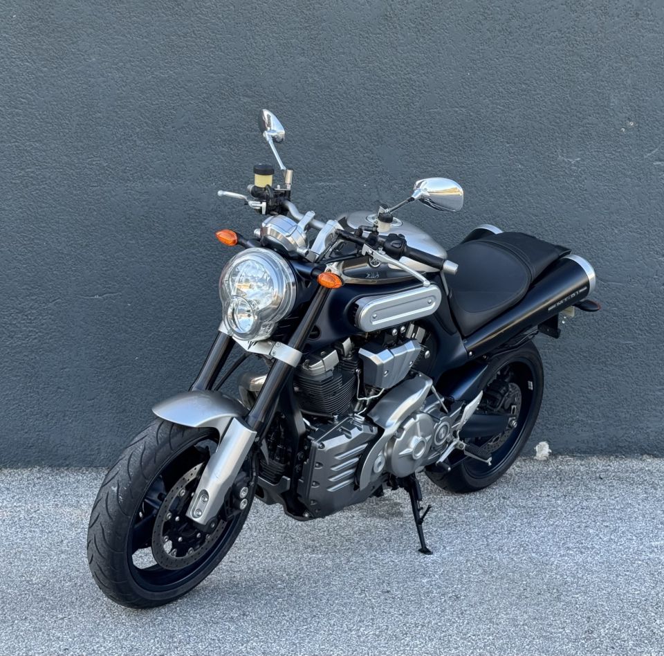 YAMAHA MT-01 4