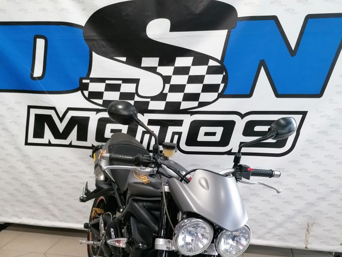 TRIUMPH STREET TRIPLE 675 4