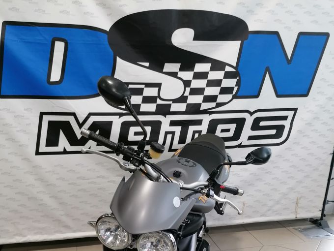 TRIUMPH STREET TRIPLE 675 4