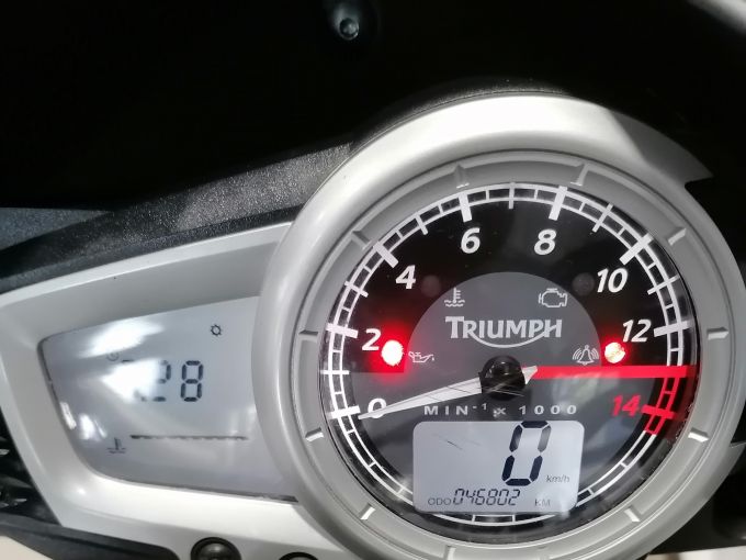 TRIUMPH STREET TRIPLE 675 4