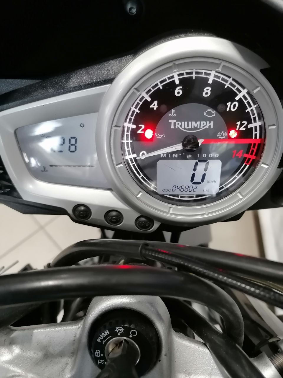 TRIUMPH STREET TRIPLE 675 4