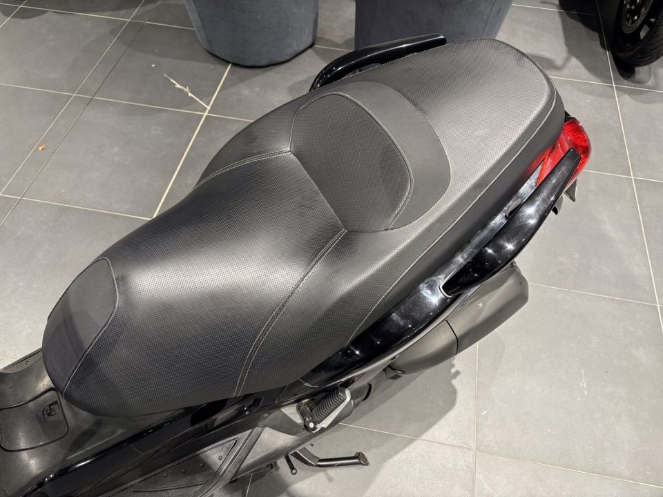 YAMAHA X-MAX 125 4