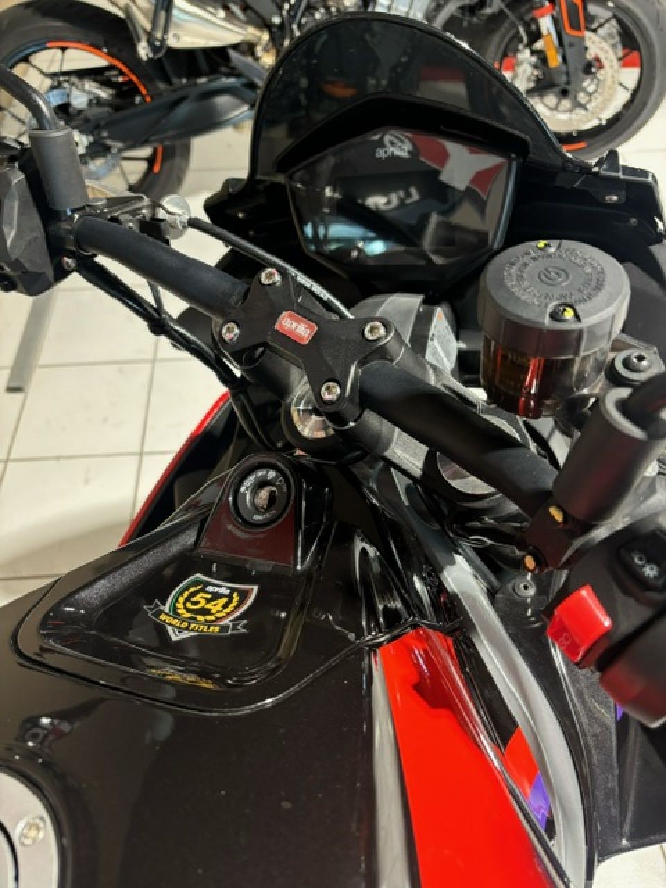 APRILIA TUONO 660 FACTORY 4