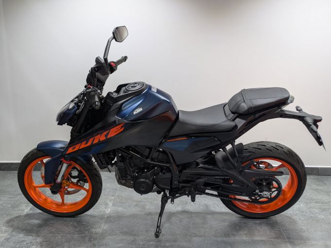 KTM 125 DUKE 4