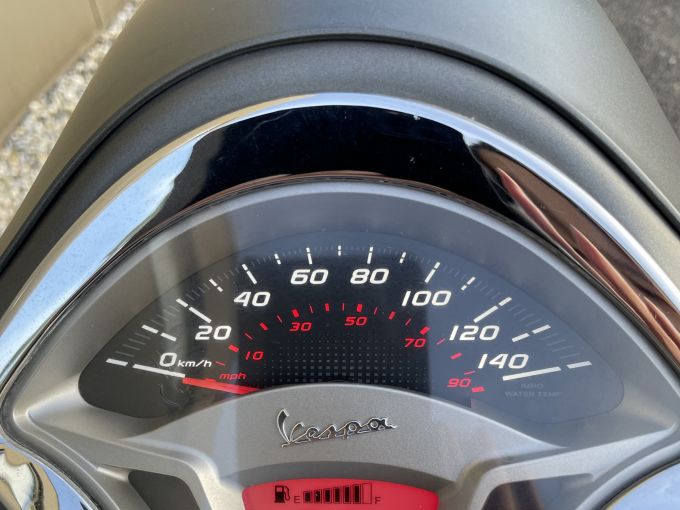 VESPA GTS SUPER SPORT 4