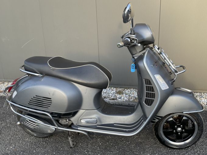 VESPA GTS SUPER SPORT 4
