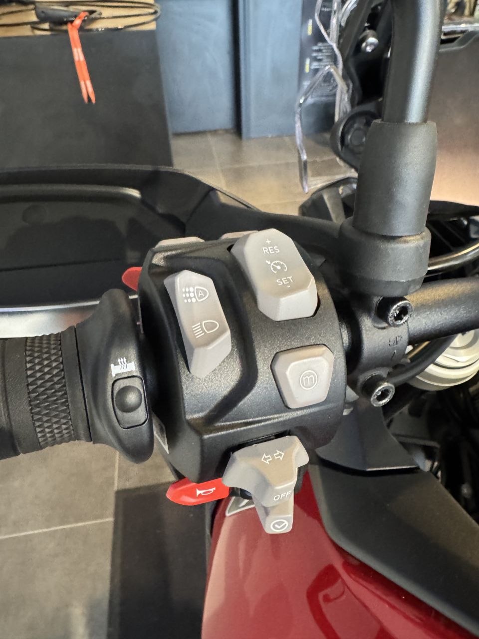 TRIUMPH Tiger 900 GT PRO 4