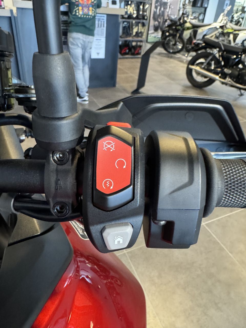 TRIUMPH Tiger 900 GT PRO 4