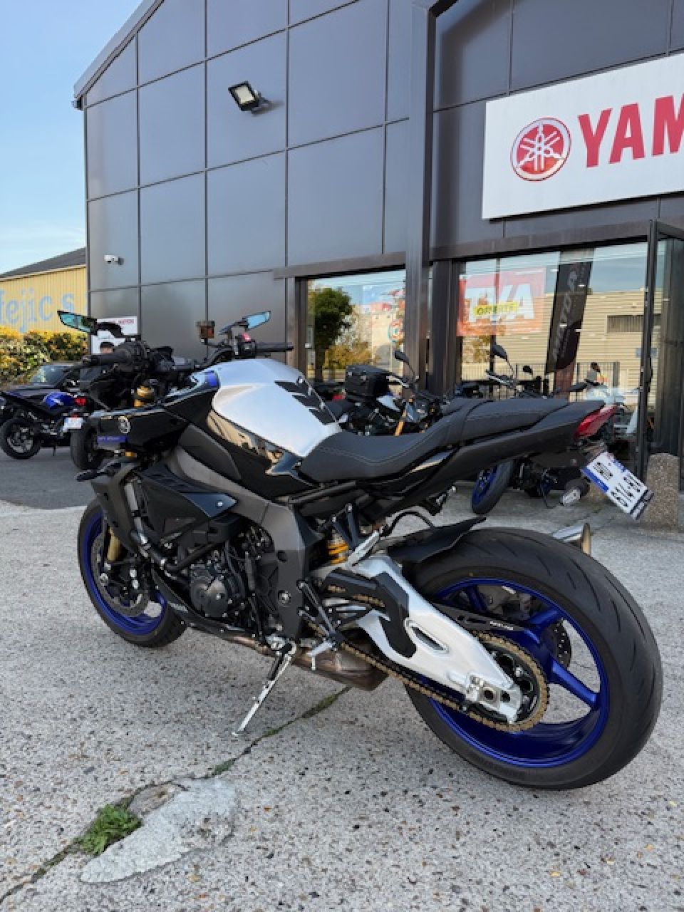 YAMAHA MT-10 SP 4