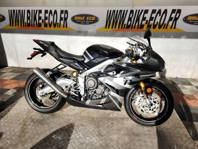 TRIUMPH DAYTONA 765 4