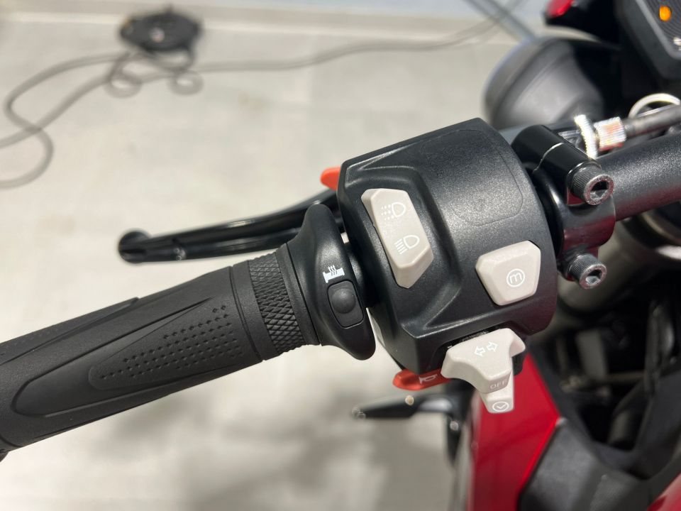 TRIUMPH STREET TRIPLE 765 RS 4