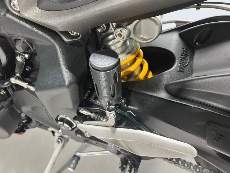 TRIUMPH STREET TRIPLE 765 RS 4