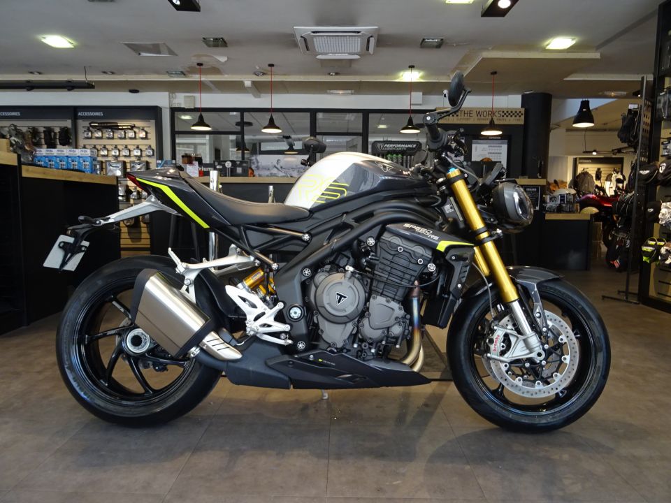 TRIUMPH SPEED TRIPLE 1200 RS 4