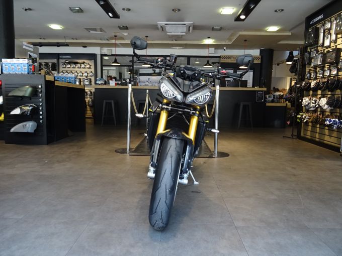TRIUMPH SPEED TRIPLE 1200 RS 4