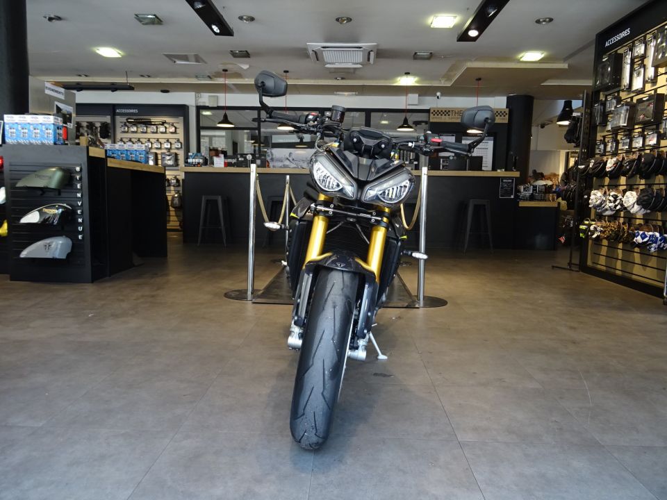 TRIUMPH SPEED TRIPLE 1200 RS 4