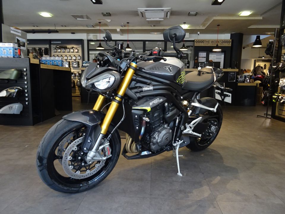 TRIUMPH SPEED TRIPLE 1200 RS 4