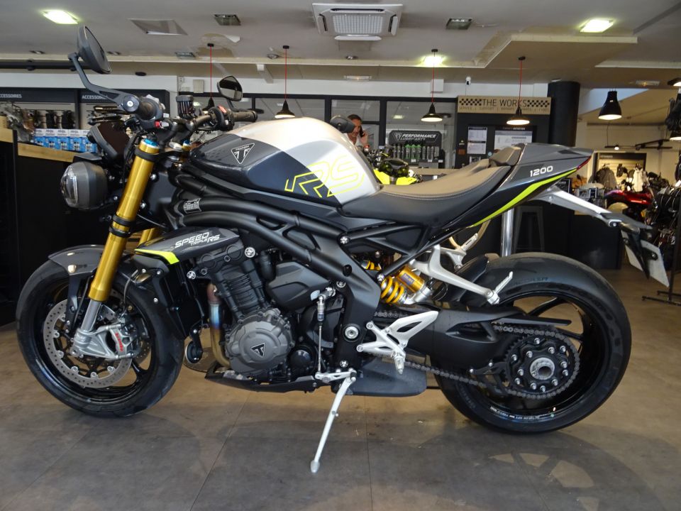 TRIUMPH SPEED TRIPLE 1200 RS 4