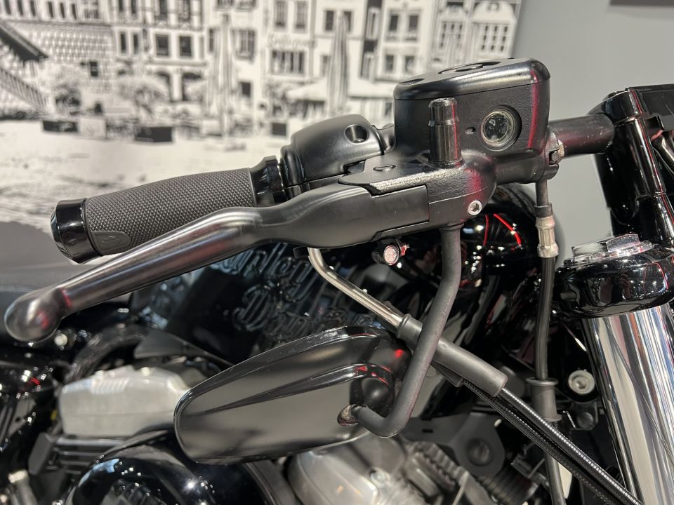 HARLEY-DAVIDSON SPORTSTER FORTY-EIGHT 1200 4