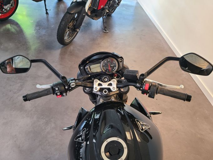 TRIUMPH STREET TRIPLE 765 R 4