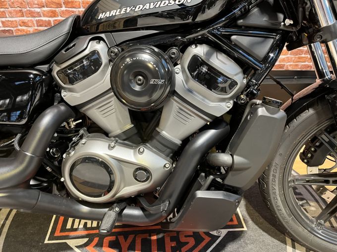 HARLEY-DAVIDSON SPORTSTER NIGHTSTER 975 4