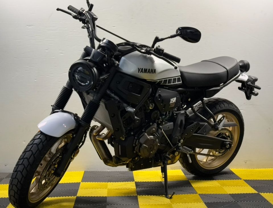 YAMAHA XSR 700 4
