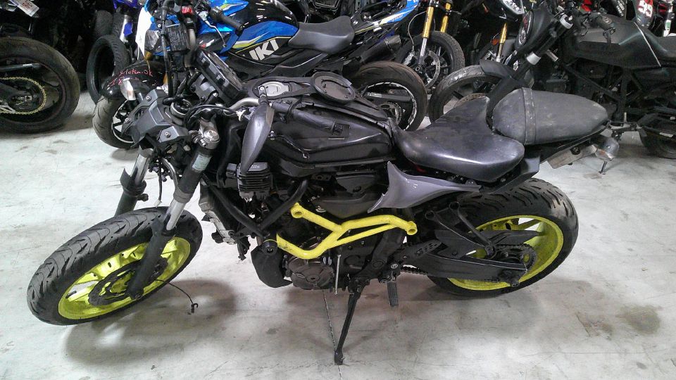 YAMAHA MT-07 4