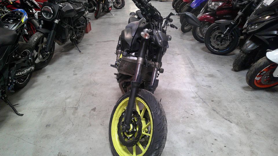 YAMAHA MT-07 4