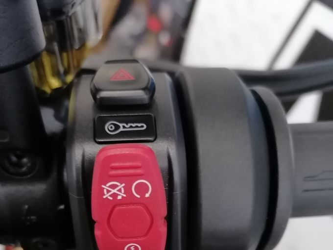 CF MOTO 800 nk advanced 4