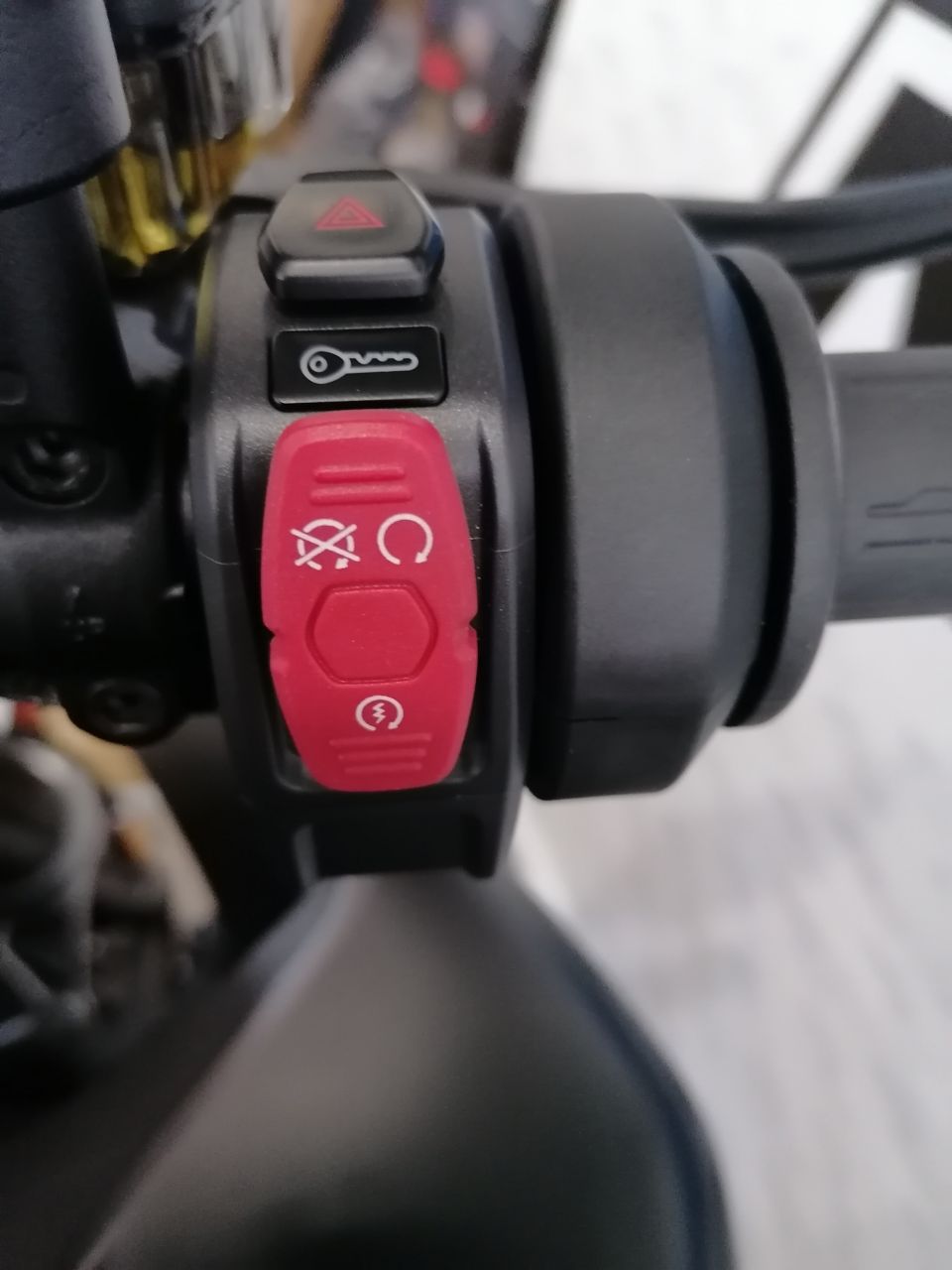 CF MOTO 800 nk advanced 4