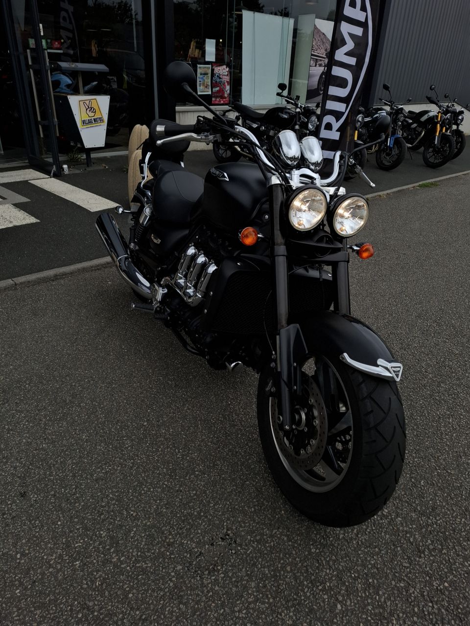 TRIUMPH ROCKET III ROADSTER 4