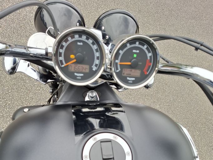 TRIUMPH ROCKET III ROADSTER 4