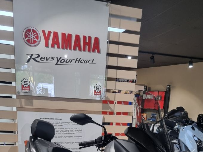 YAMAHA XMAX 300 4