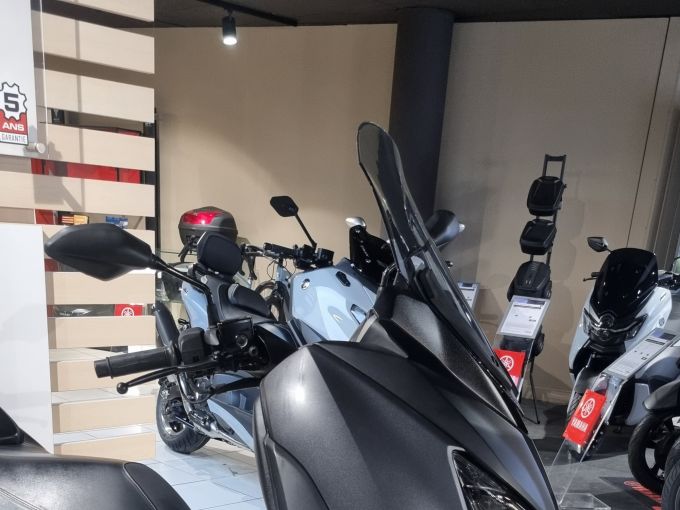 YAMAHA XMAX 300 4