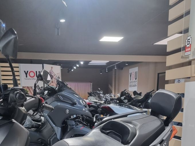 YAMAHA XMAX 300 4
