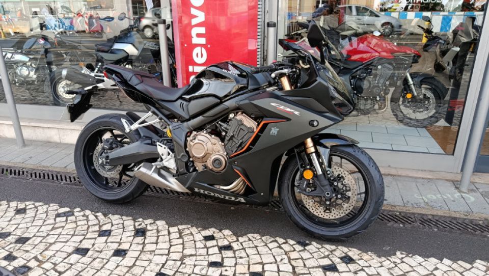 HONDA CBR650R 4