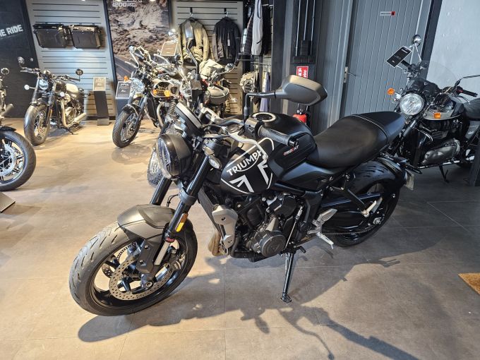 TRIUMPH TRIDENT 660 4